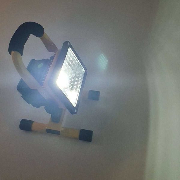 TaffLED Lampu LED Outdoor 18650 30W 5000K - W804