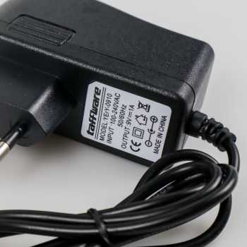 taffware-adaptor-pedal-efek-gitar-distorsi-9v-1a-5mm-yery-0910 (1) Taffware Power Supply Adaptor EU 9V 1A Polaritas Center Positif - YErY-0910