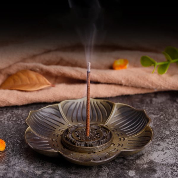 TaffHOME Tempat Dupa Plum Petal Incense Holder 9 Holes Zinc Alloy - XJ-9B