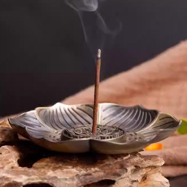 TaffHOME Tempat Dupa Plum Petal Incense Holder 9 Holes Zinc Alloy - XJ-9B