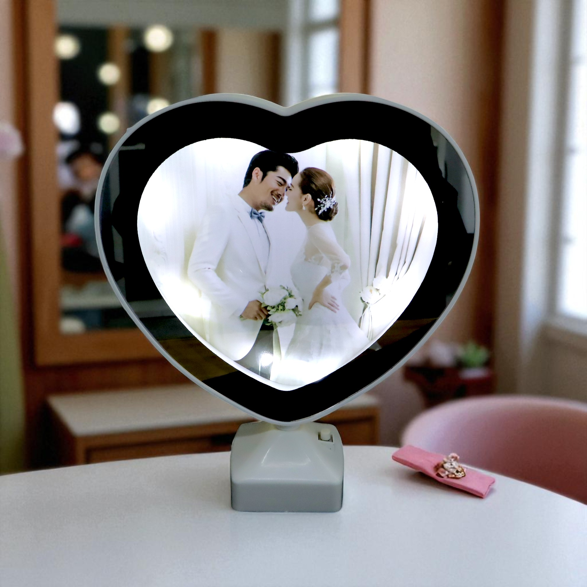 TaffHOME Cermin Make Up Heart Shaped Magic Mirror Table LED - L-223